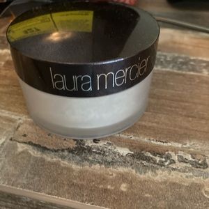 Laura Mercer translucent powder